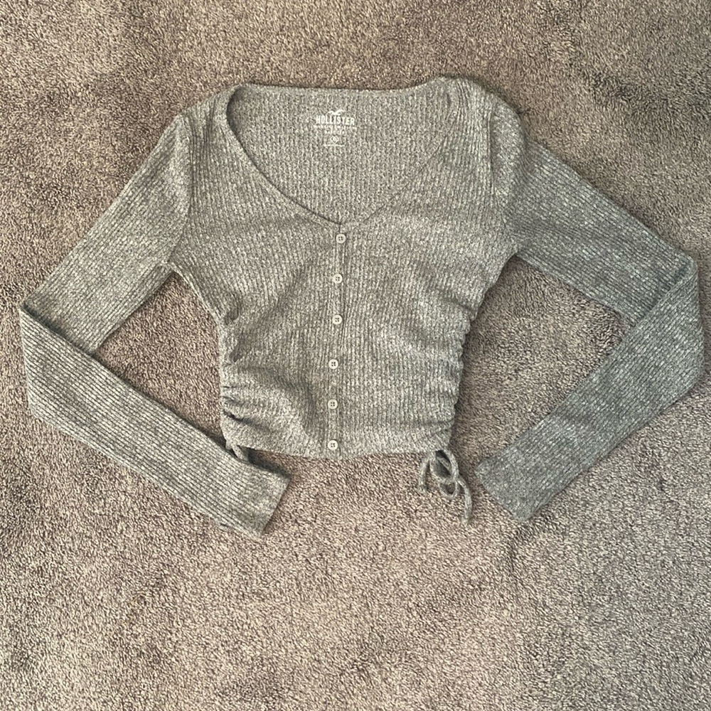 Hollister gray long sleeve scrunchy top